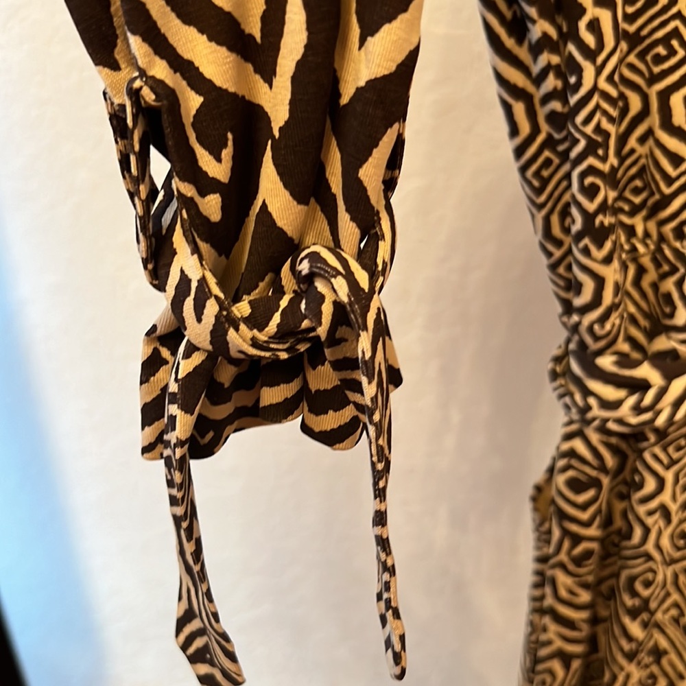 Diane Von Furstenberg Vintage Heracles Silk Wrap Dress - Picture 6 of 6